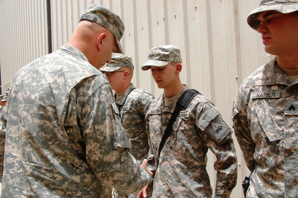 General Odierno Hands Out Coins in Iraq
