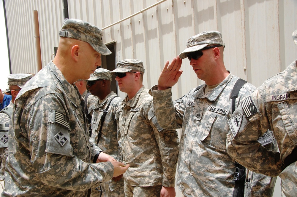 General Odierno Hands Out Coins in Iraq