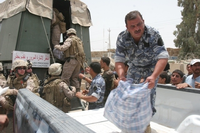 Iraqi Security Forces Give Back to Anbar Citizens