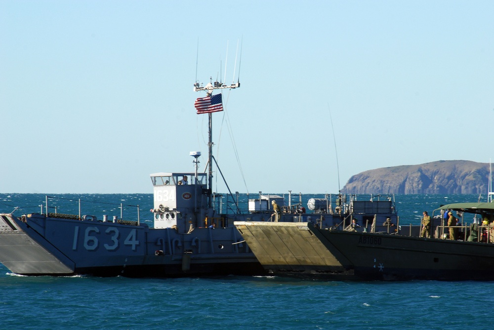 USS Tortuga during Talisman Saber 2009