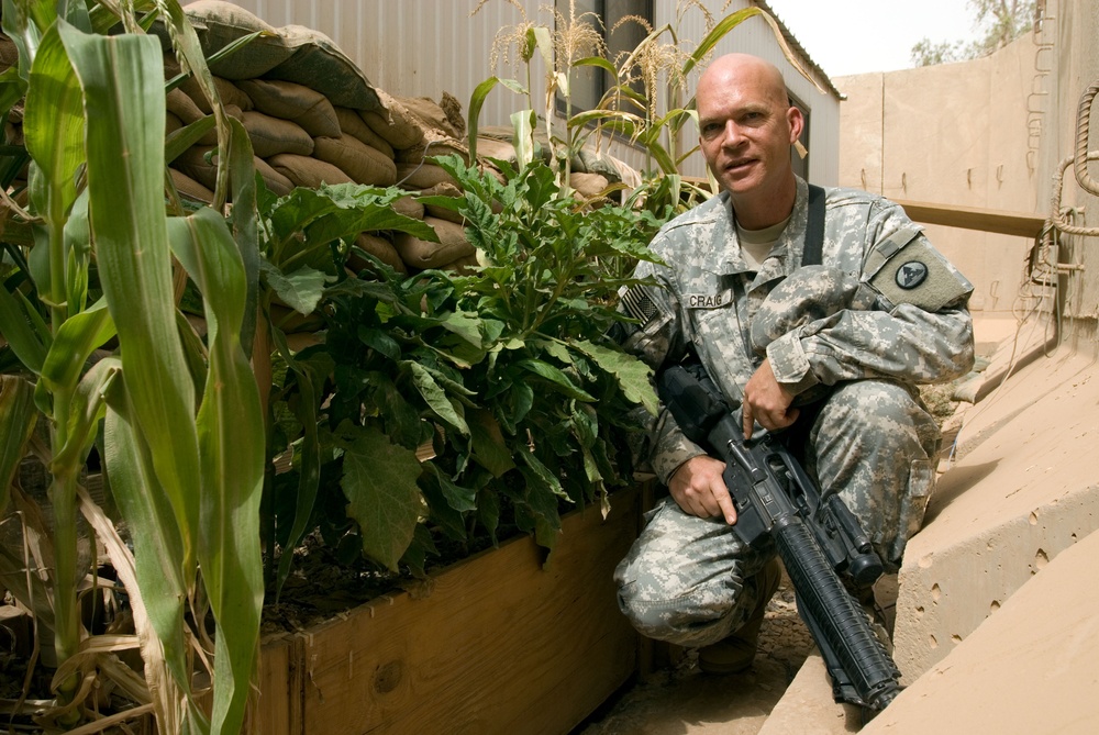 Soldier, civilian united by green thumbs