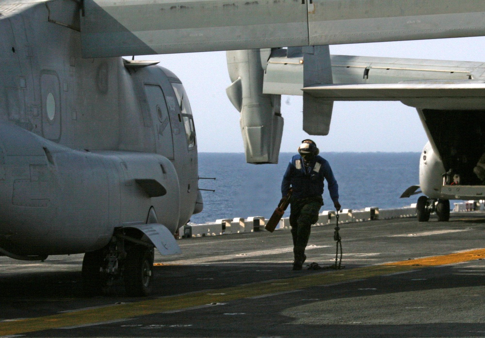 USS Bataan and 22nd Marine Expeditionary Unit conduct embassy reinforcement training