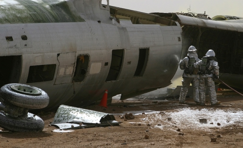 Marines and civilians train for plane crashes in western Iraq