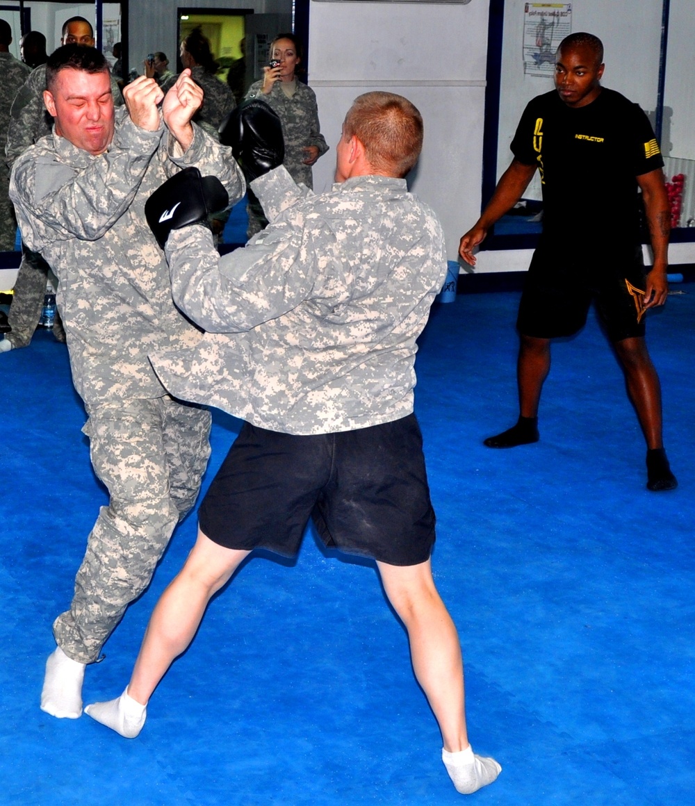 Soldiers learn to clinch