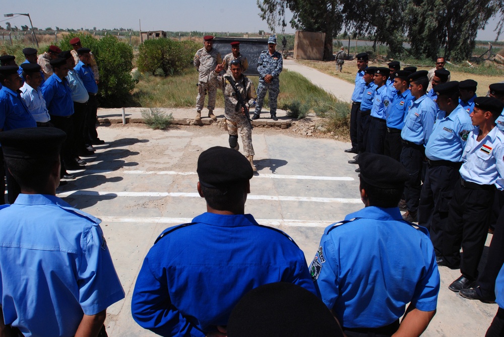 Wasit Iraqi Police mobile training team trains their own