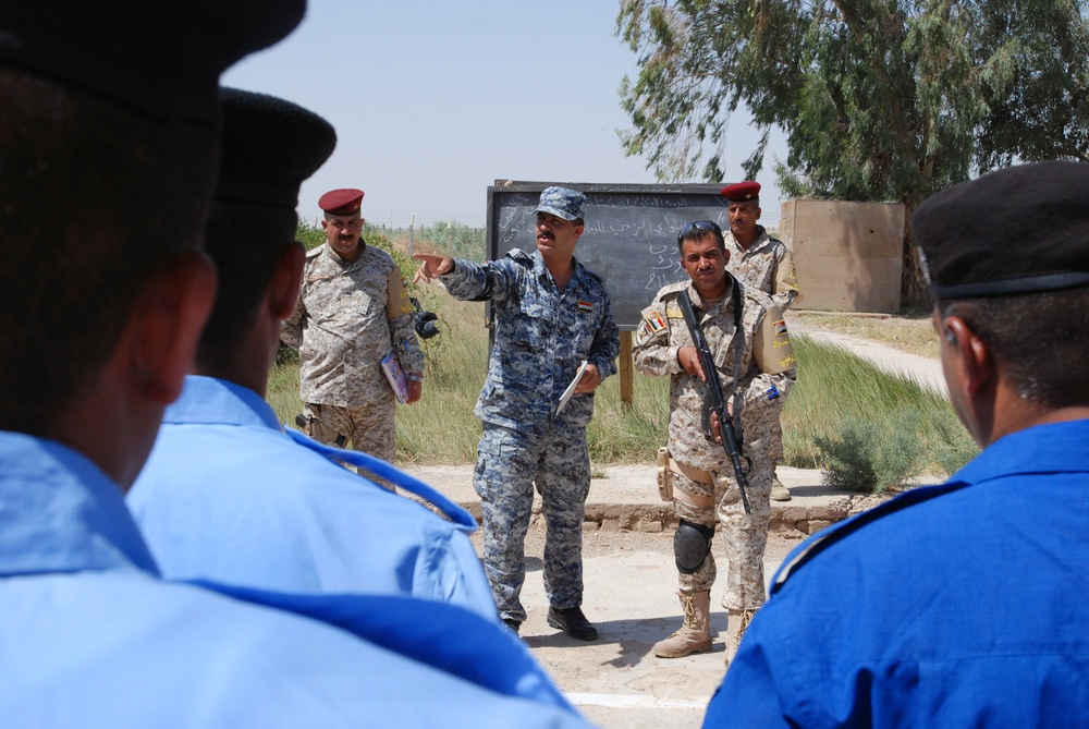 Wasit Iraqi Police mobile training team trains their own