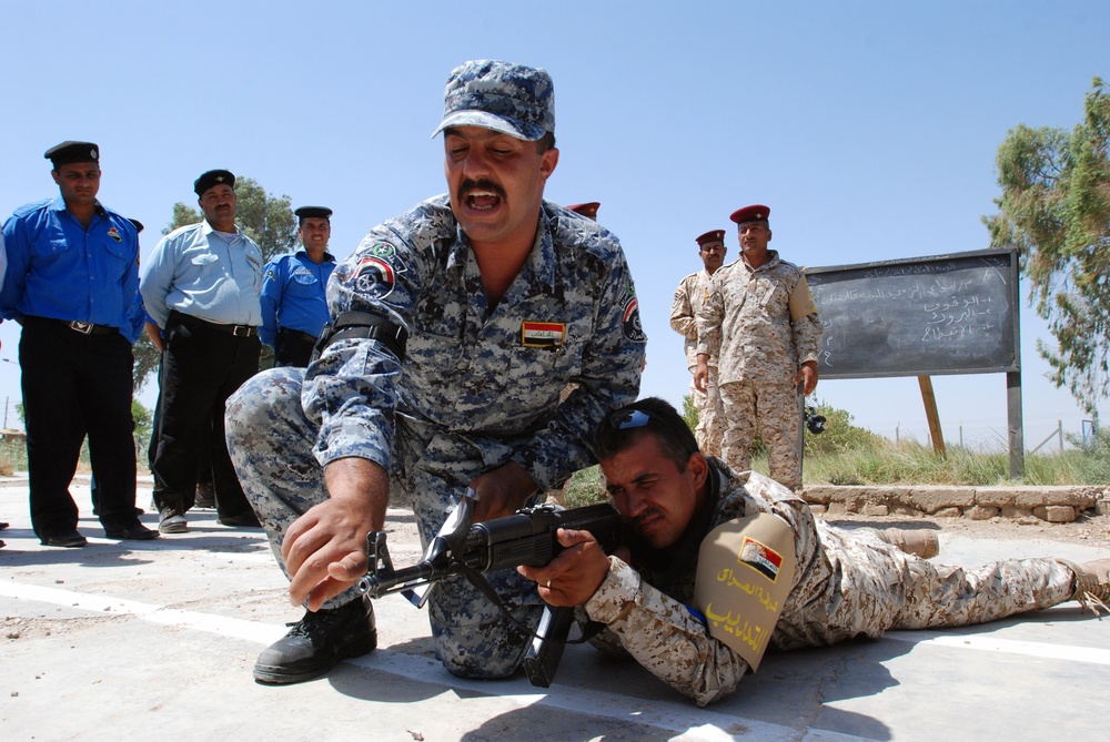 Wasit Iraqi Police mobile training team trains their own