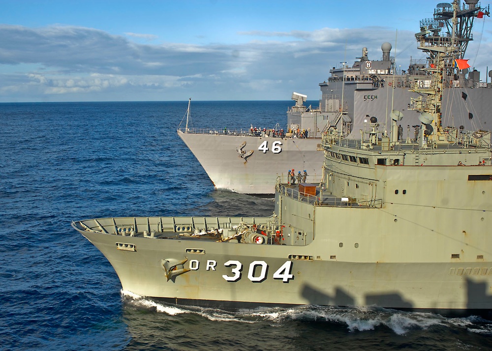 USS Essex underway replenishment