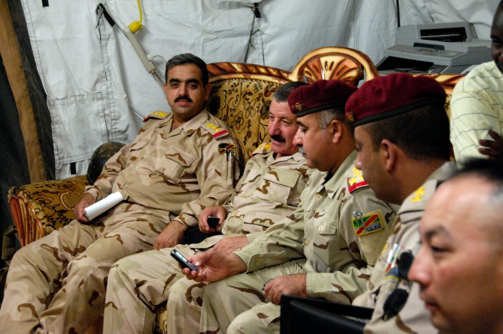 Iraqi &amp;amp; U.S. Army Leaders Meet