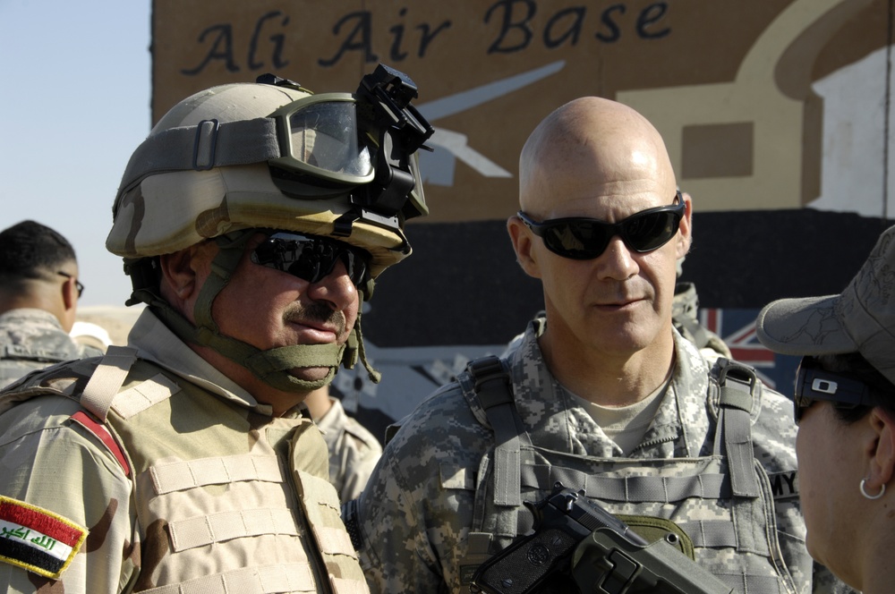 Iraqi &amp;amp; U.S. Army Leaders Meet