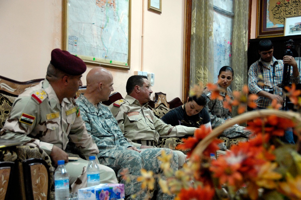 Iraqi &amp;amp; U.S. Army Leaders Meet