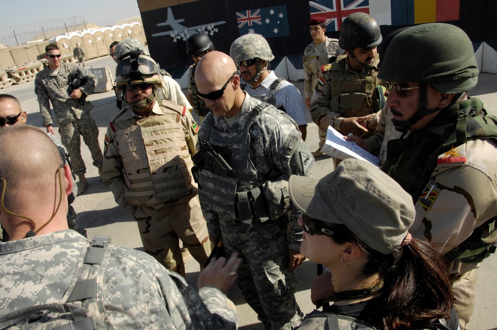 Iraqi &amp;amp; U.S. Army Leaders Meet