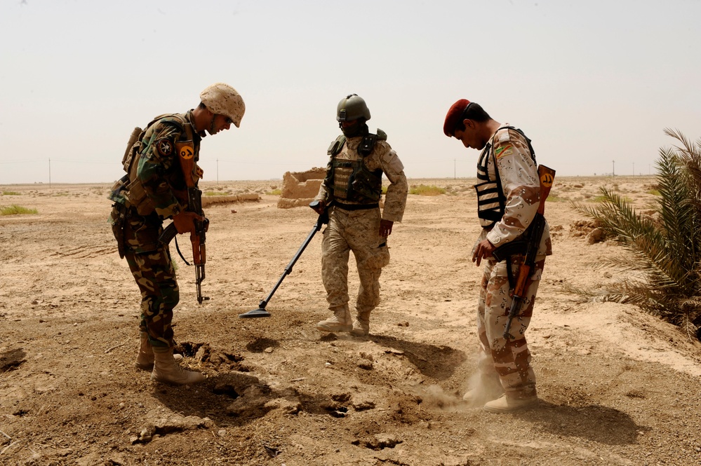 U.S., Iraqi soldiers clear village
