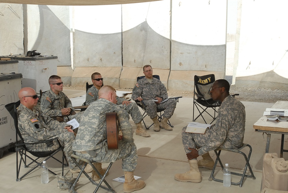 Soldiers see big benefit in small group worship service at Camp Taji, Iraq