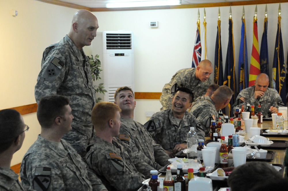 Top U.S. commander in Iraq visits Charger Battalion