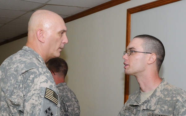 Top U.S. commander in Iraq visits Charger Battalion
