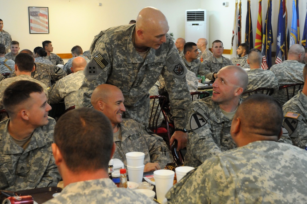 Top U.S. commander in Iraq visits Charger Battalion
