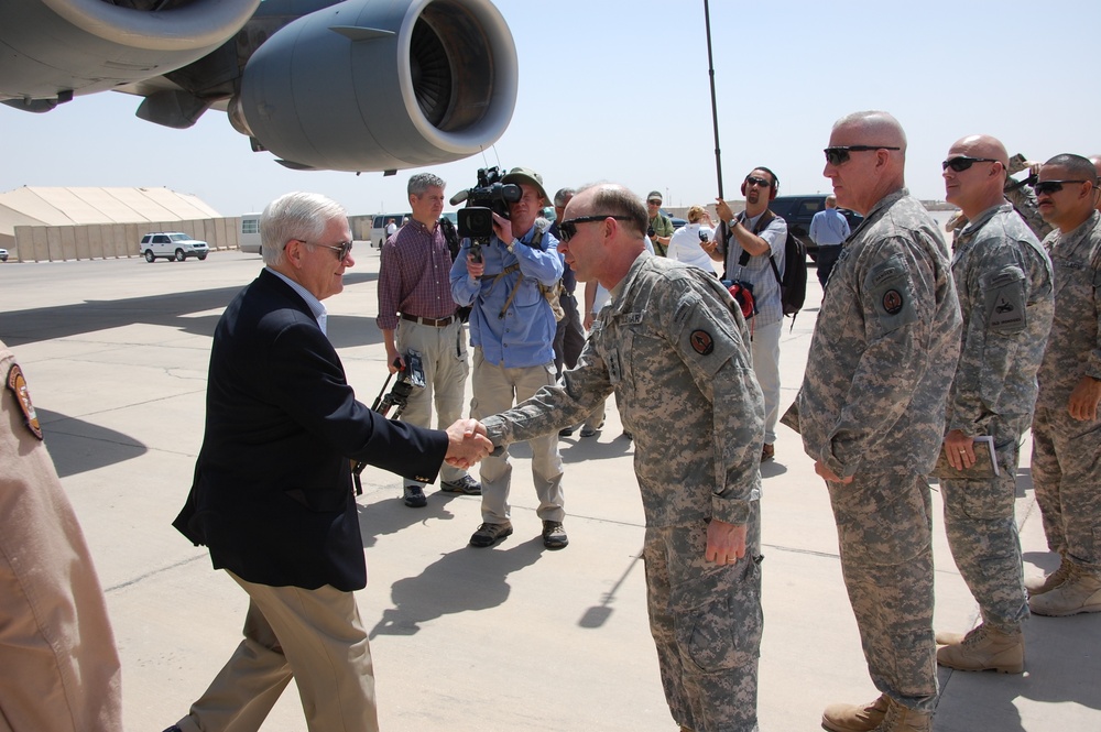 Secretary of Defense visits U.S., Iraqi forces