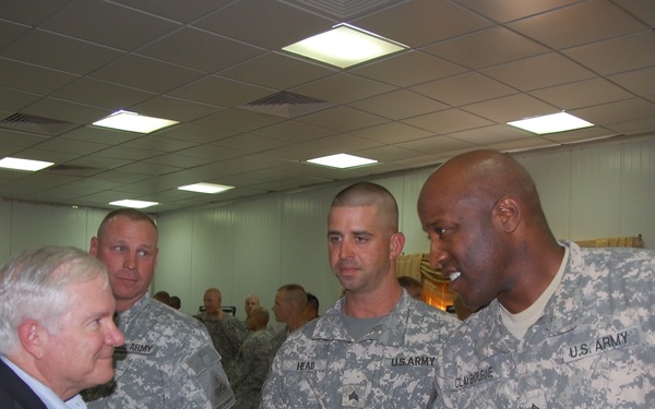 Secretary of Defense visits U.S. Iraqi forces