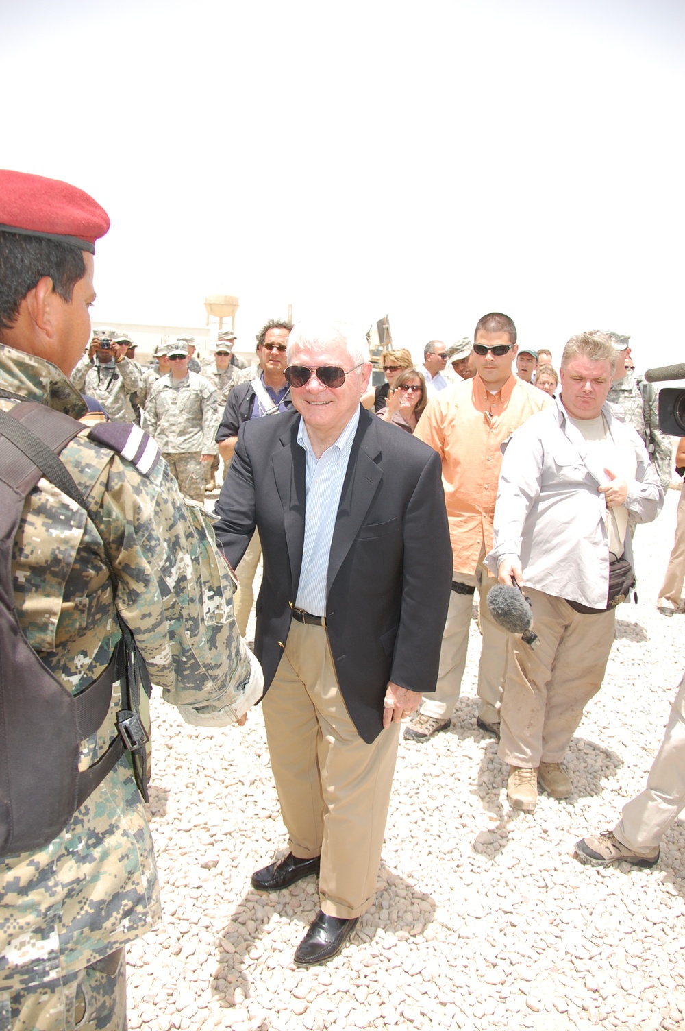 Secretary of Defense visits U.S. Iraqi forces
