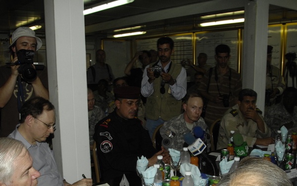 Secretary of Defense visits U.S. Iraqi forces