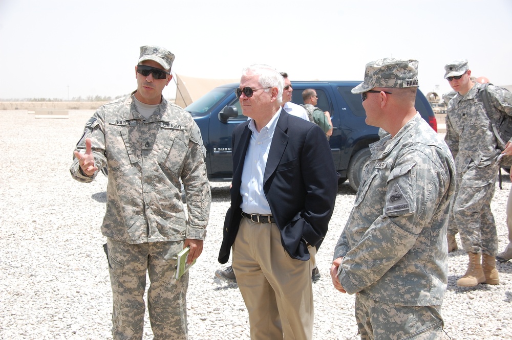 Secretary of Defense visits Advisory and Assistance Brigade in Iraq