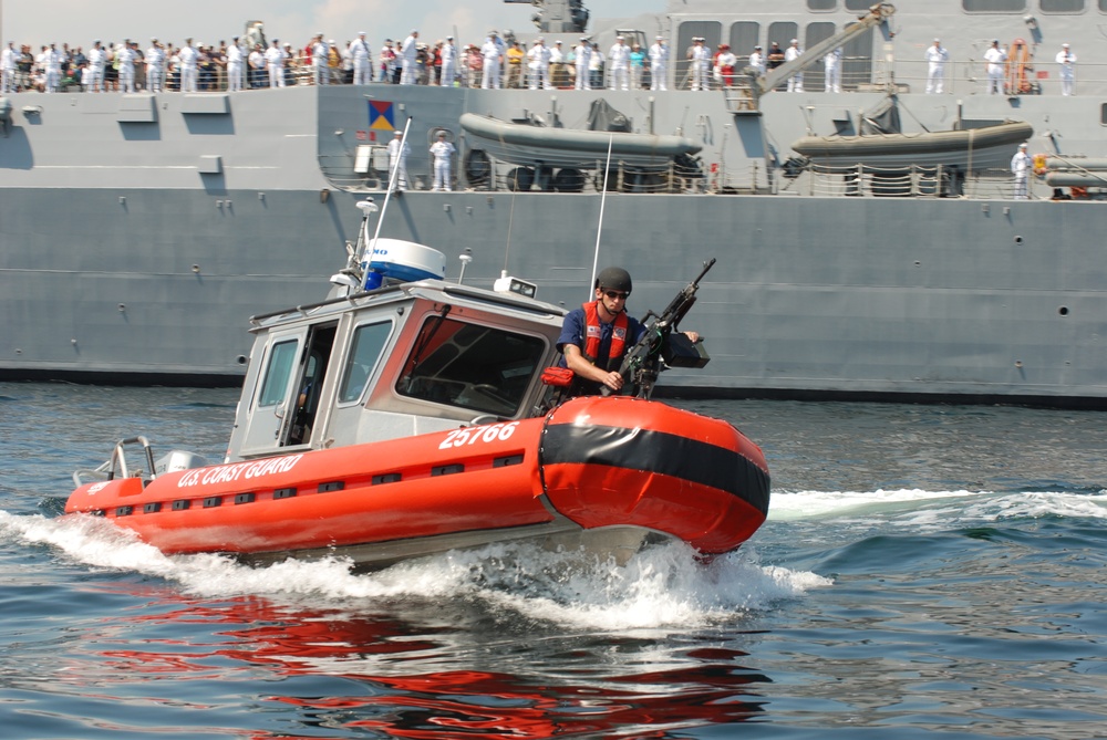 Coast Guard Cutter Bertholf Participates in 2009 Seattle Seafair Parade of Ships