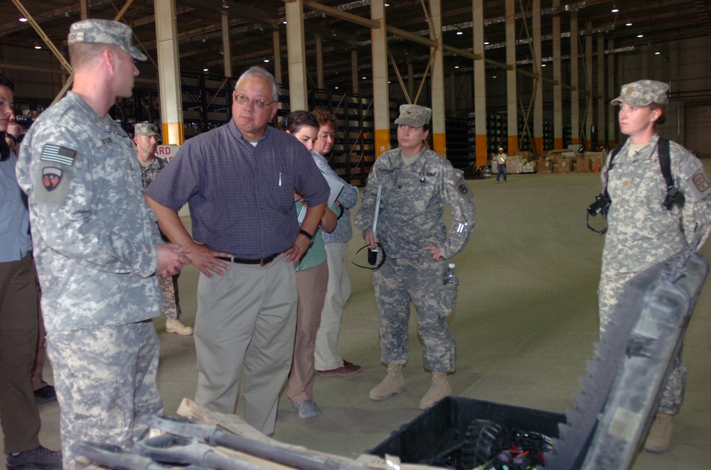 Director of Accountability Visits Sustainment Command (Expeditionary) Soldiers