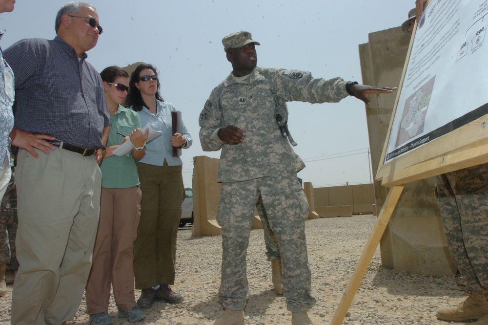 Director of Accountability Visits Sustainment Command (Expeditionary) Soldiers