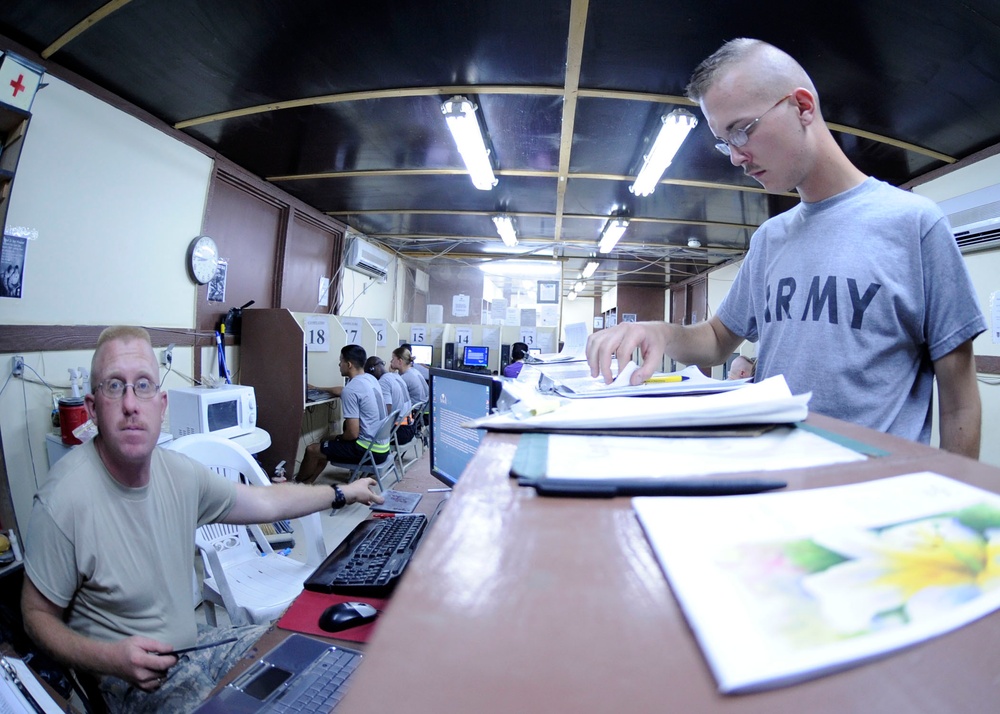 Service members take advantage of down time in Mosul