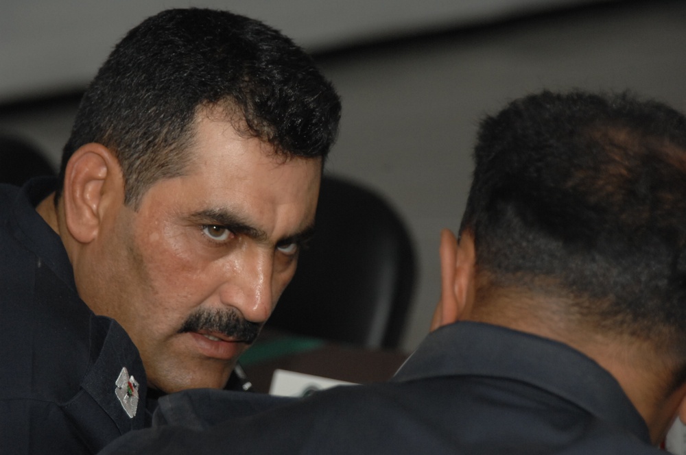 Airmen, Iraqi policemen enjoy luncheon