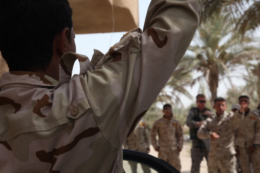 Iraqi soldiers training