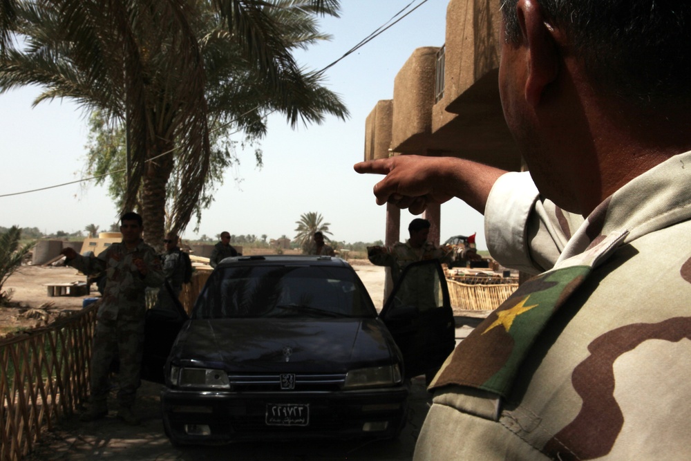 Iraqi soldiers training