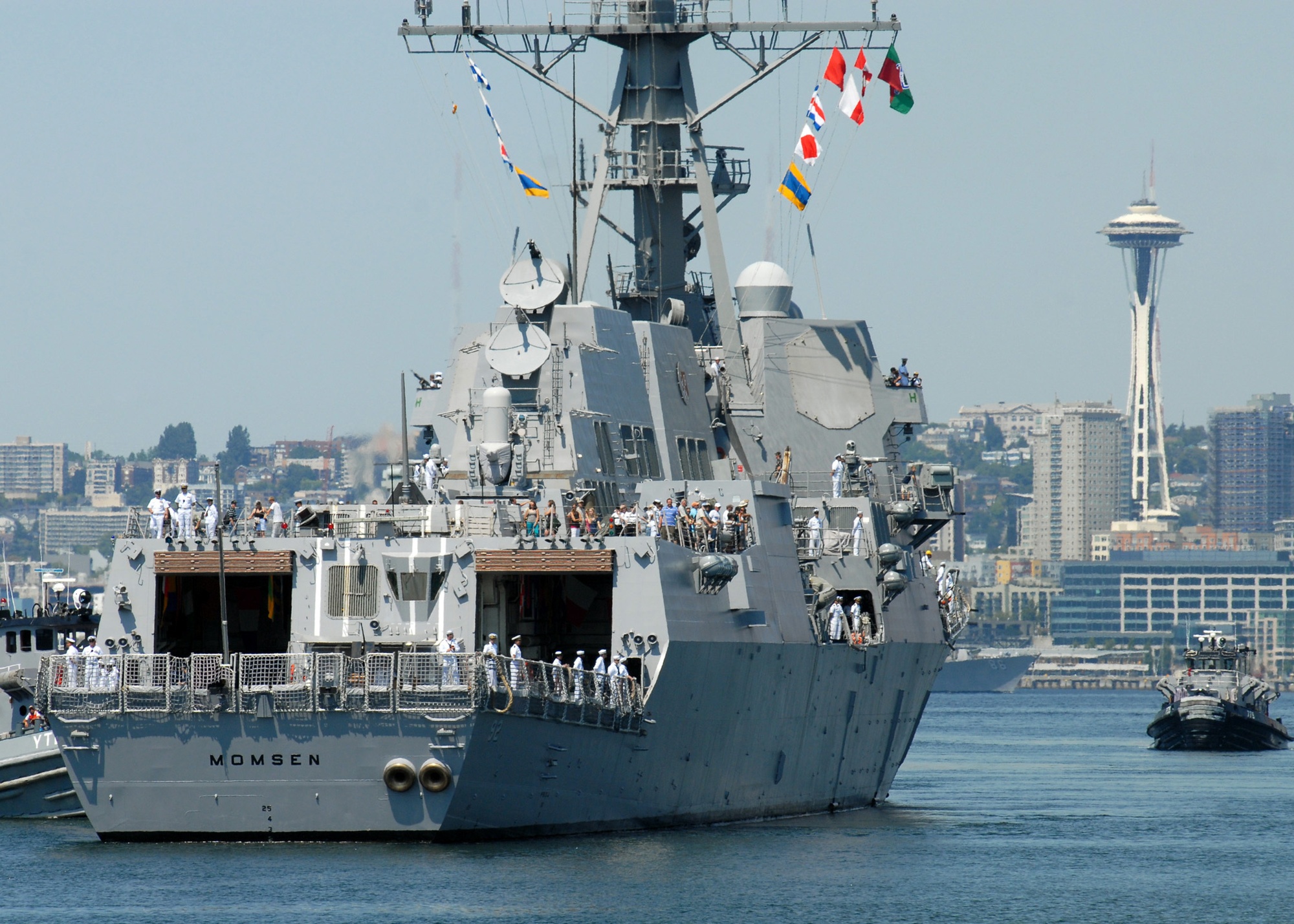 米海軍チャレンジ　USS MOMSEN USS Momsen - Wikipedia