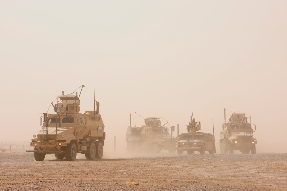 25th Infantry Division Soldiers spot rounds during training