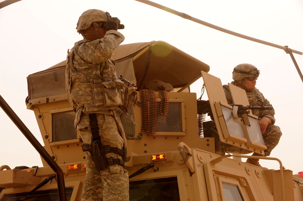 25th Infantry Division Soldiers spot rounds during training