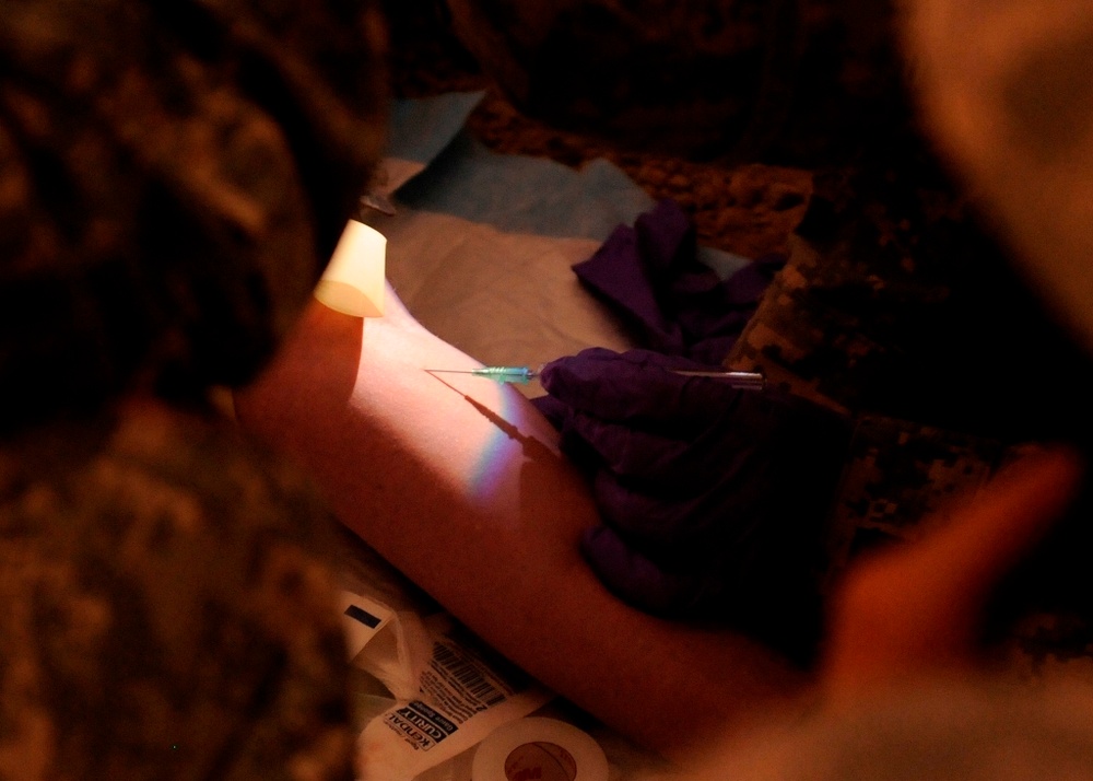 Medical Soldiers open, operate trauma lane