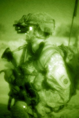 Paratroopers own night in air assault mission