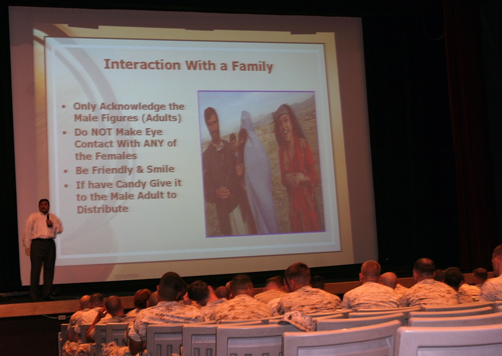 Afghan gives cultural training to Marines