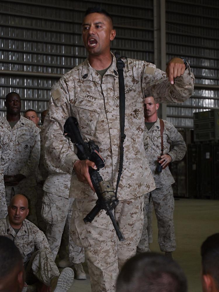 Speaking to Marine Aircraft Group-40