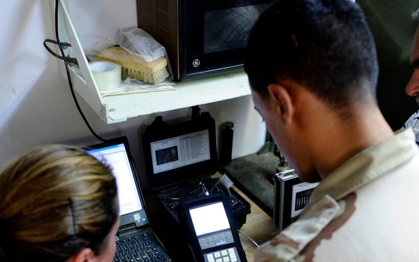Airmen Assist Iraqis With Maintenance Training