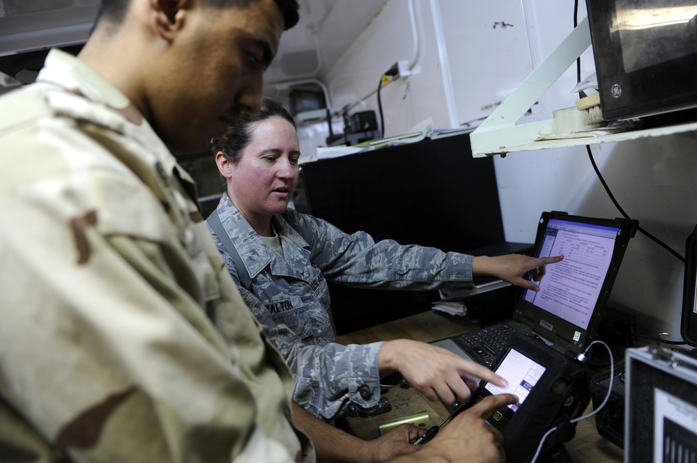 Airmen Assist Iraqis With Maintenance Training