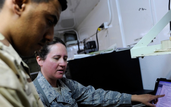 Airmen Assist Iraqis With Maintenance Training