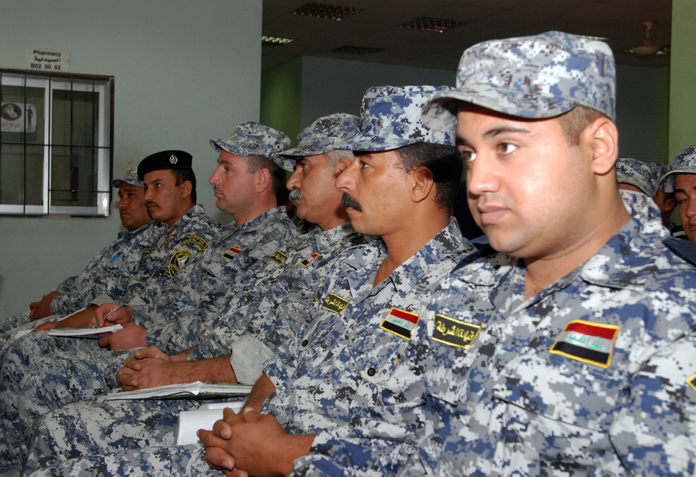 Iraqi Police Officers Learn First Aid Response Measures