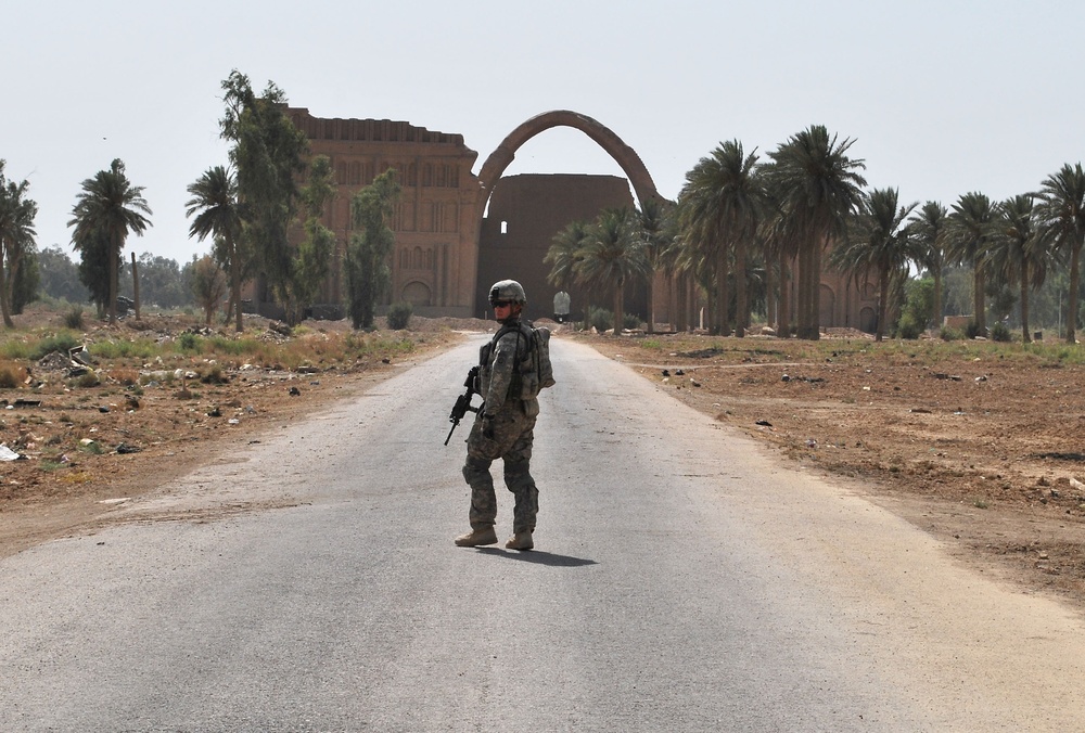 U.S., Iraqi forces plan ancient arch restoration