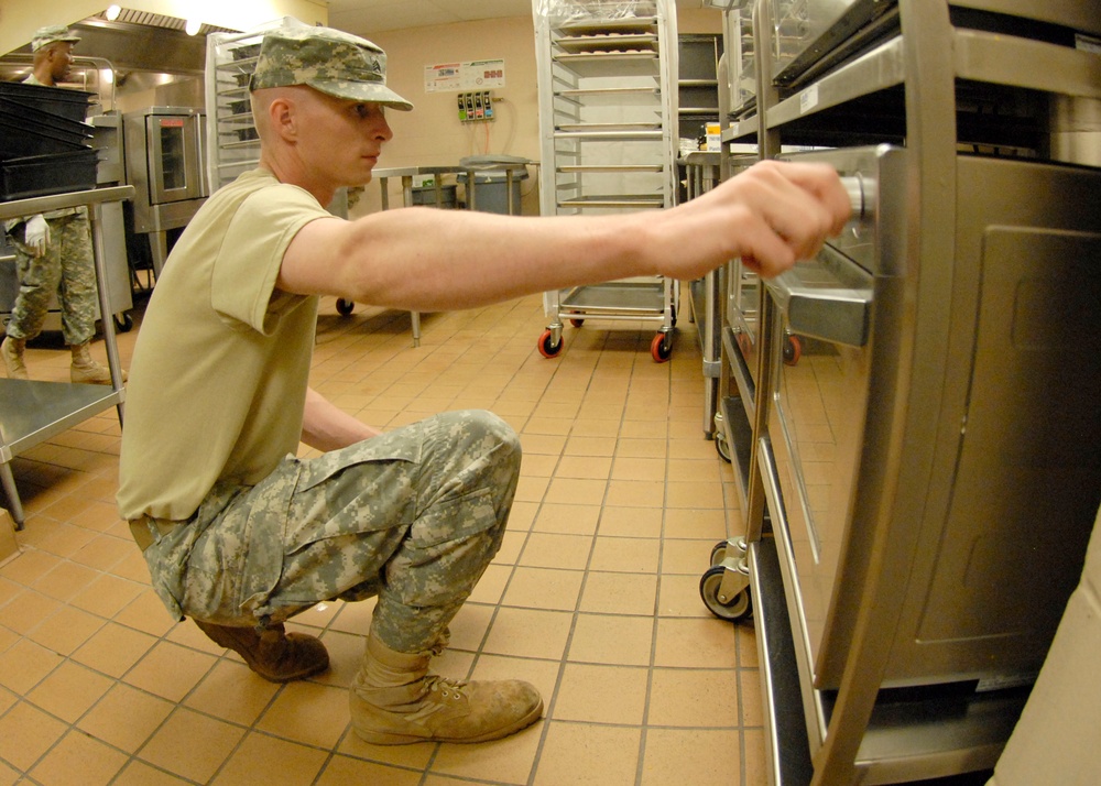 Dining Facility Keeps Vibrant Response Fueled Up
