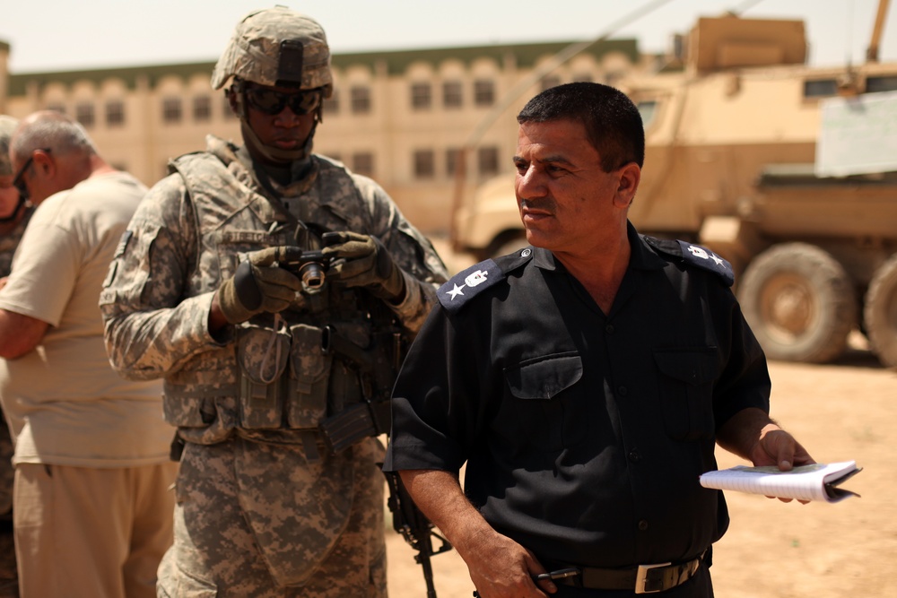 Cavalrymen, Iraqi police go on humanitarian mission