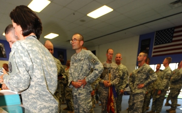 Iraq-bound troops receive gift from local community