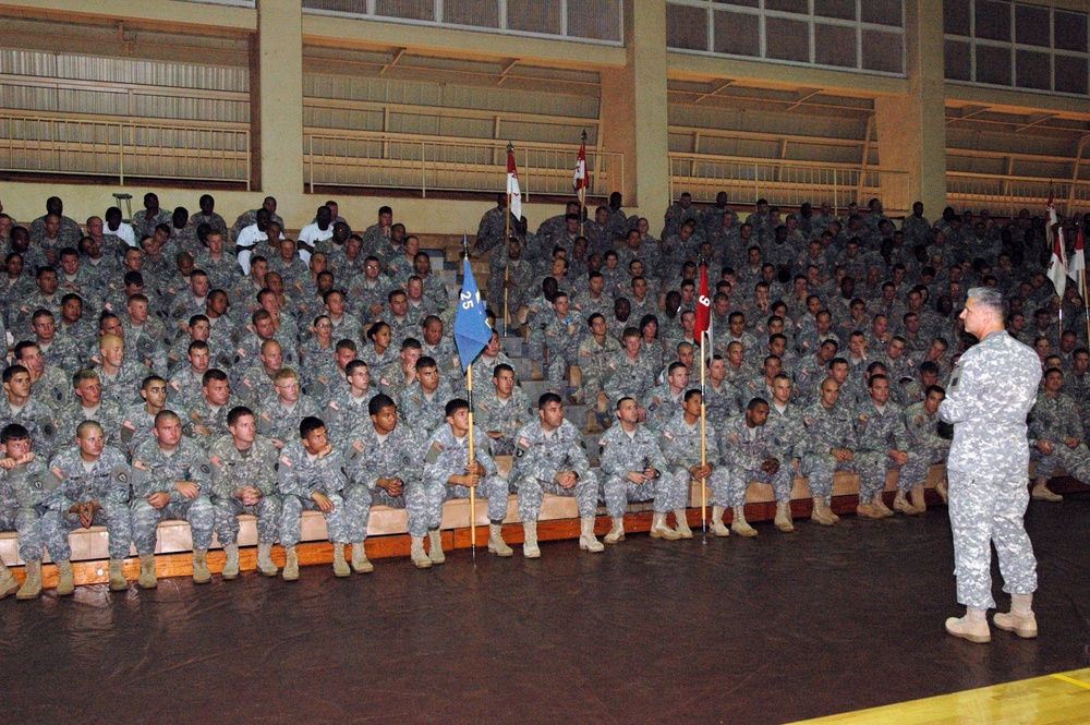 3rd Infantry Division commander, command sergeant major visit Combat Aviation Brigade Soldiers