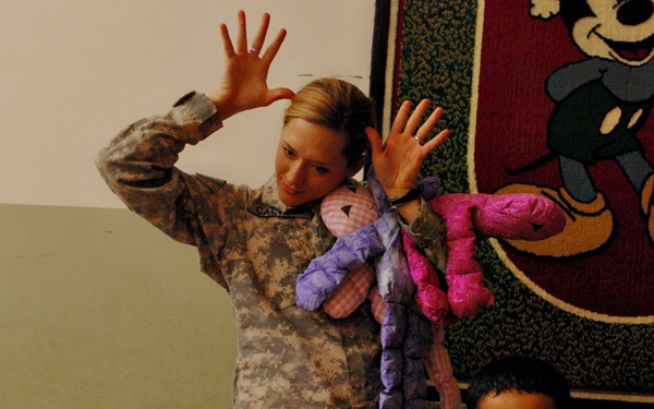 Soldiers Deliver Nainoa Dolls to Orphanage
